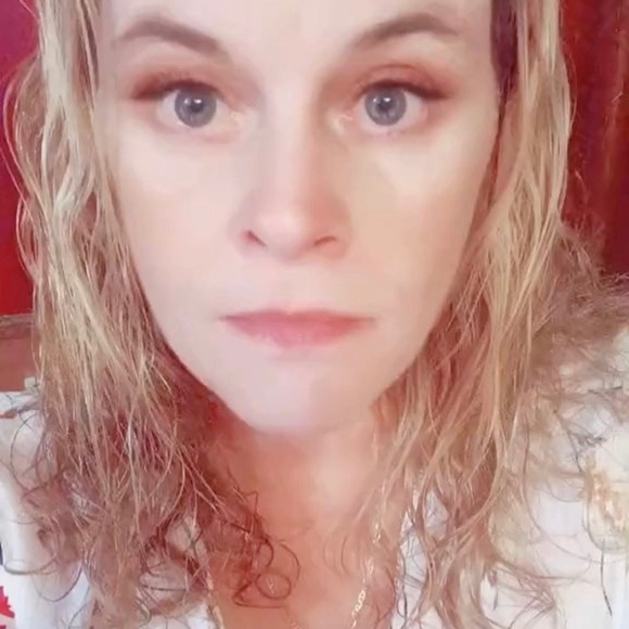 Happy Poshing ! π - Picture 1 of 8